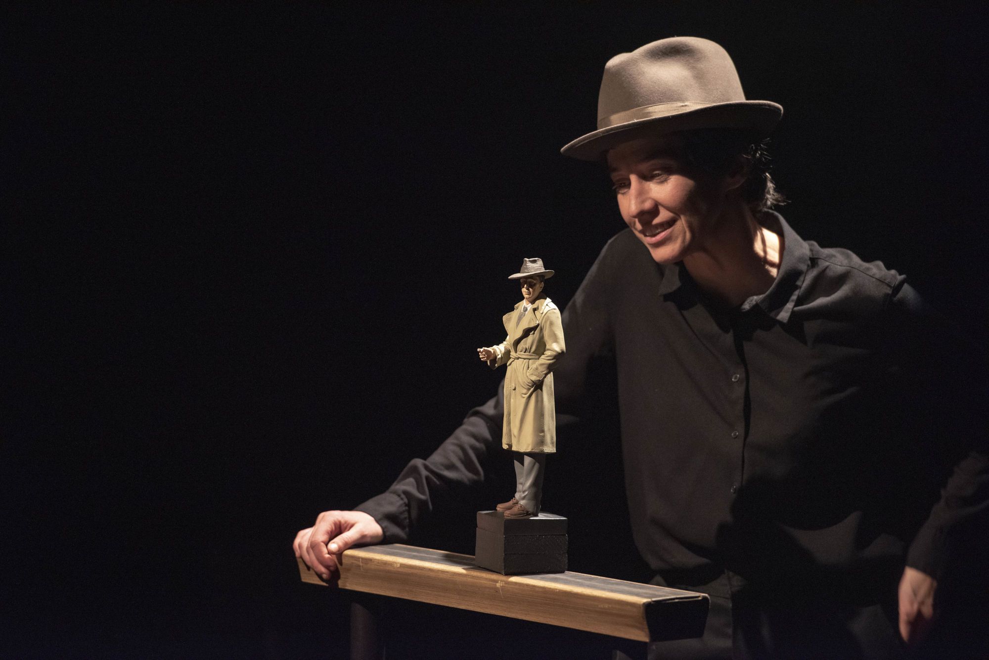Photographie du spectacle Crime et Châtiment, de la compagnie Les Karyatides. Crédits : Marie-Françoise Plissard