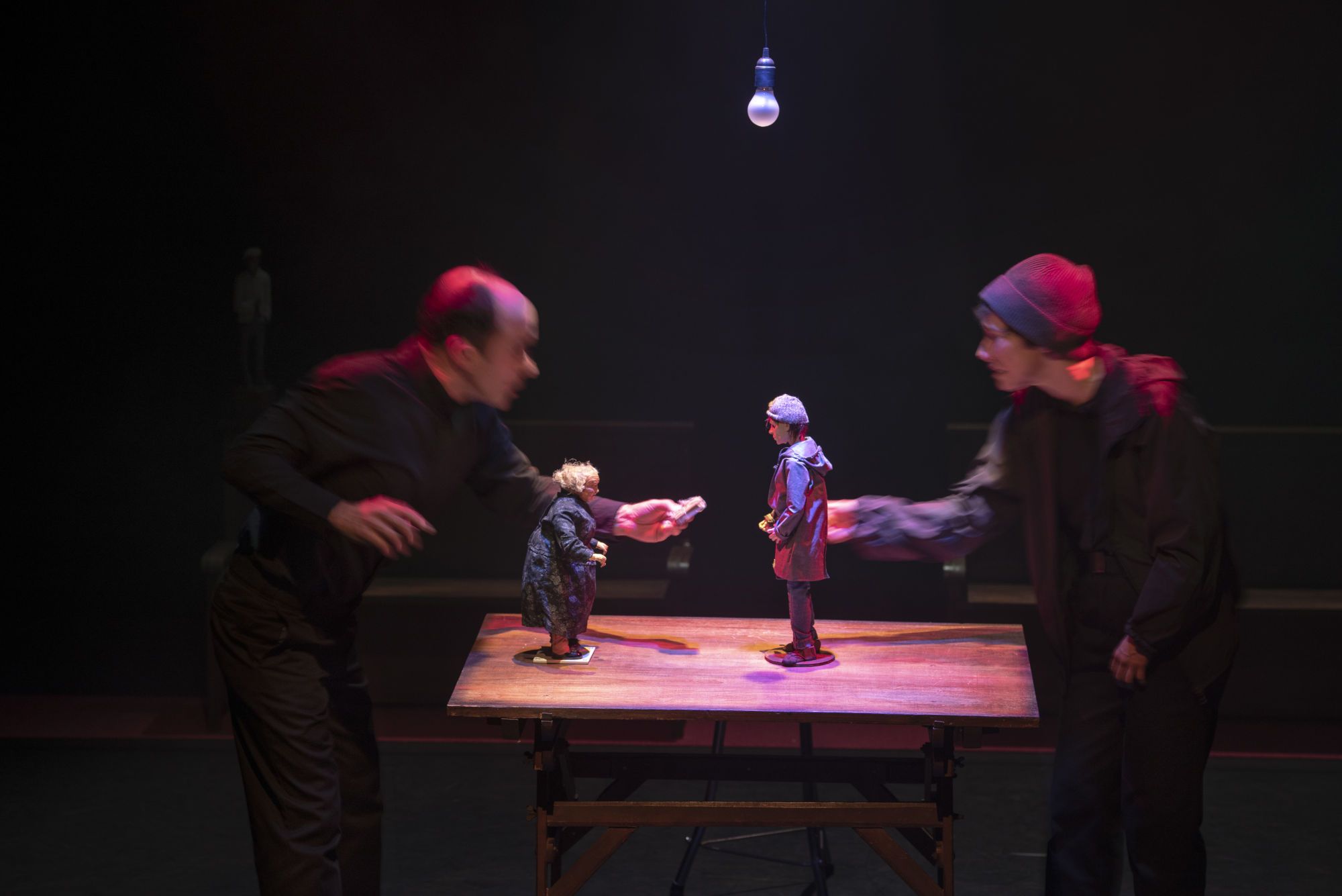 Photographie du spectacle Crime et Châtiment, de la compagnie Les Karyatides. Crédits : Marie-Françoise Plissard