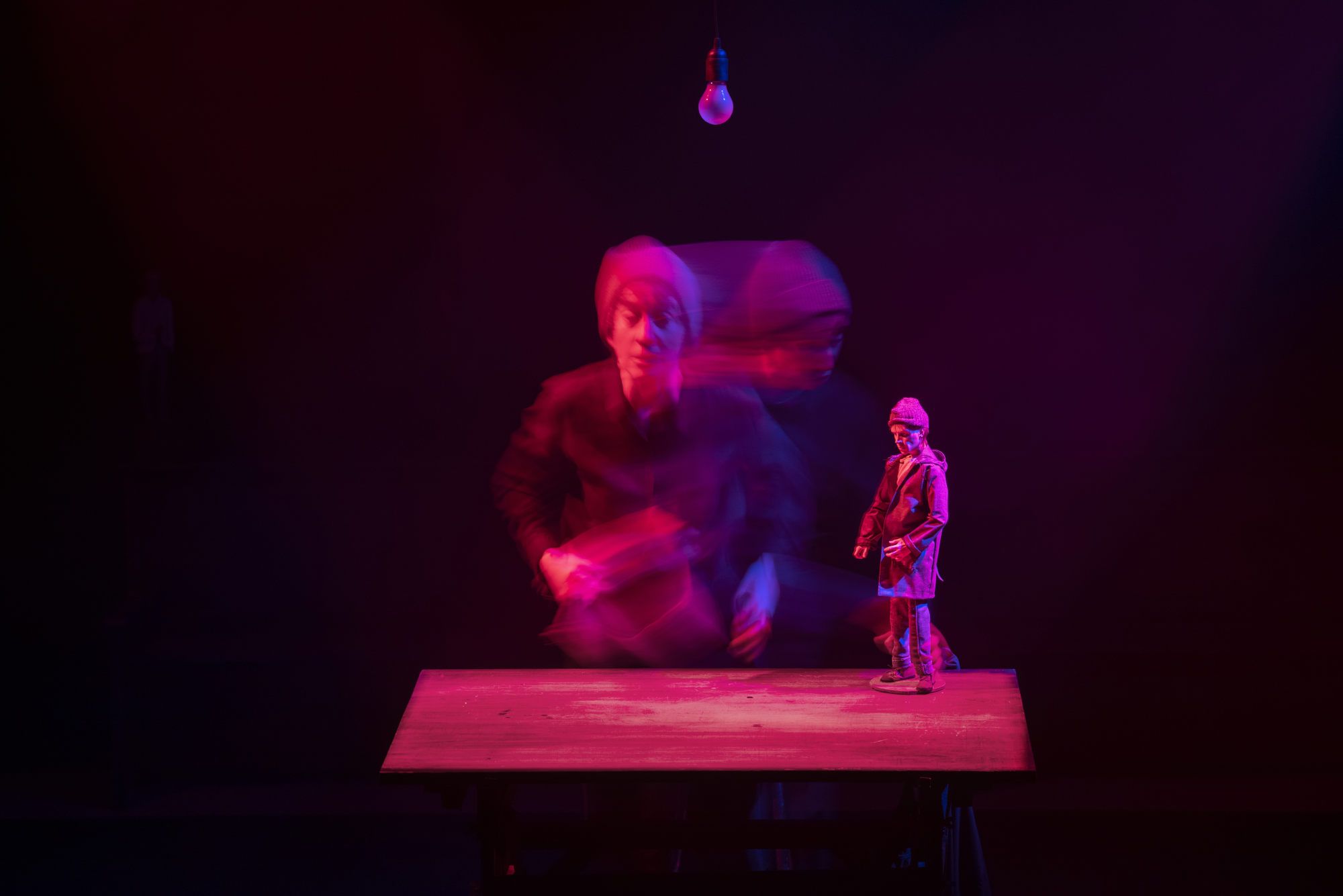 Photographie du spectacle Crime et Châtiment, de la compagnie Les Karyatides. Crédits : Marie-Françoise Plissard