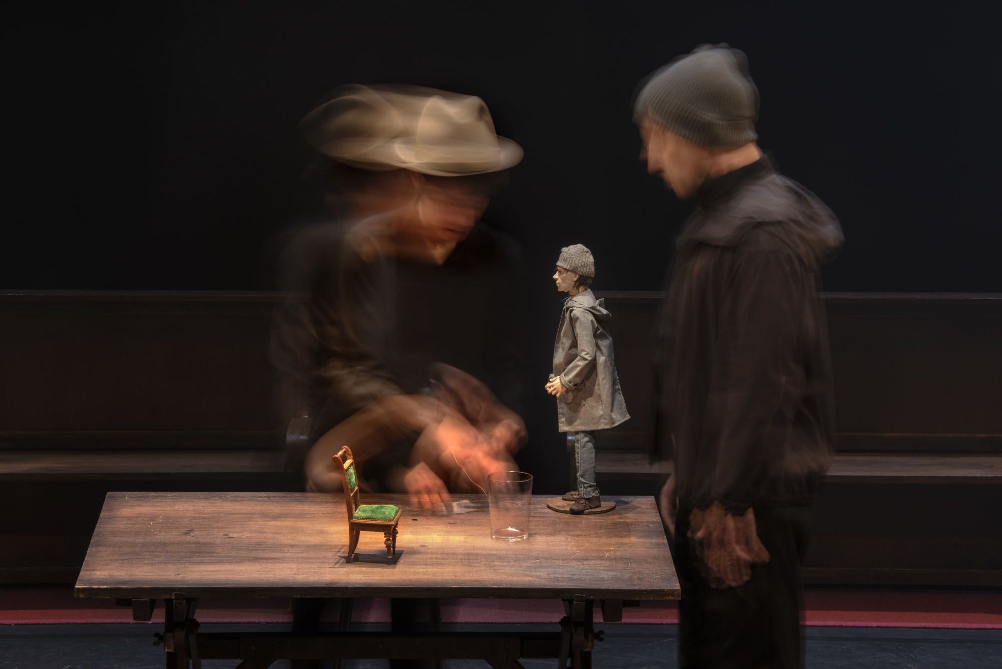 Photographie du spectacle Crime et Châtiment, de la compagnie Les Karyatides. Crédits : Marie-Françoise Plissard
