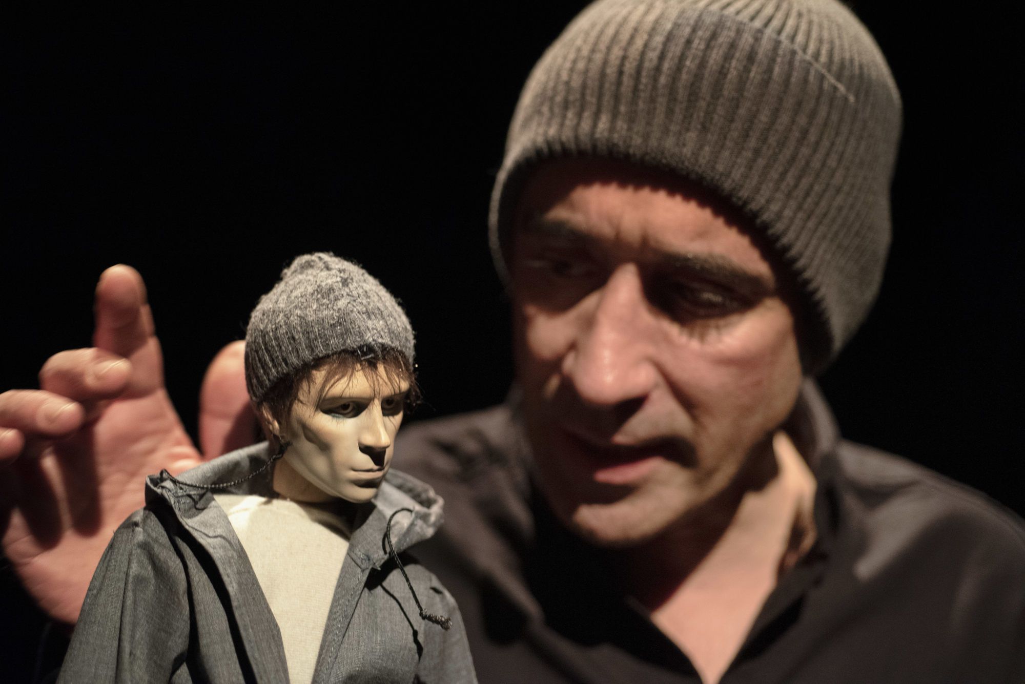 Photographie du spectacle Crime et Châtiment, de la compagnie Les Karyatides. Crédits : Marie-Françoise Plissard