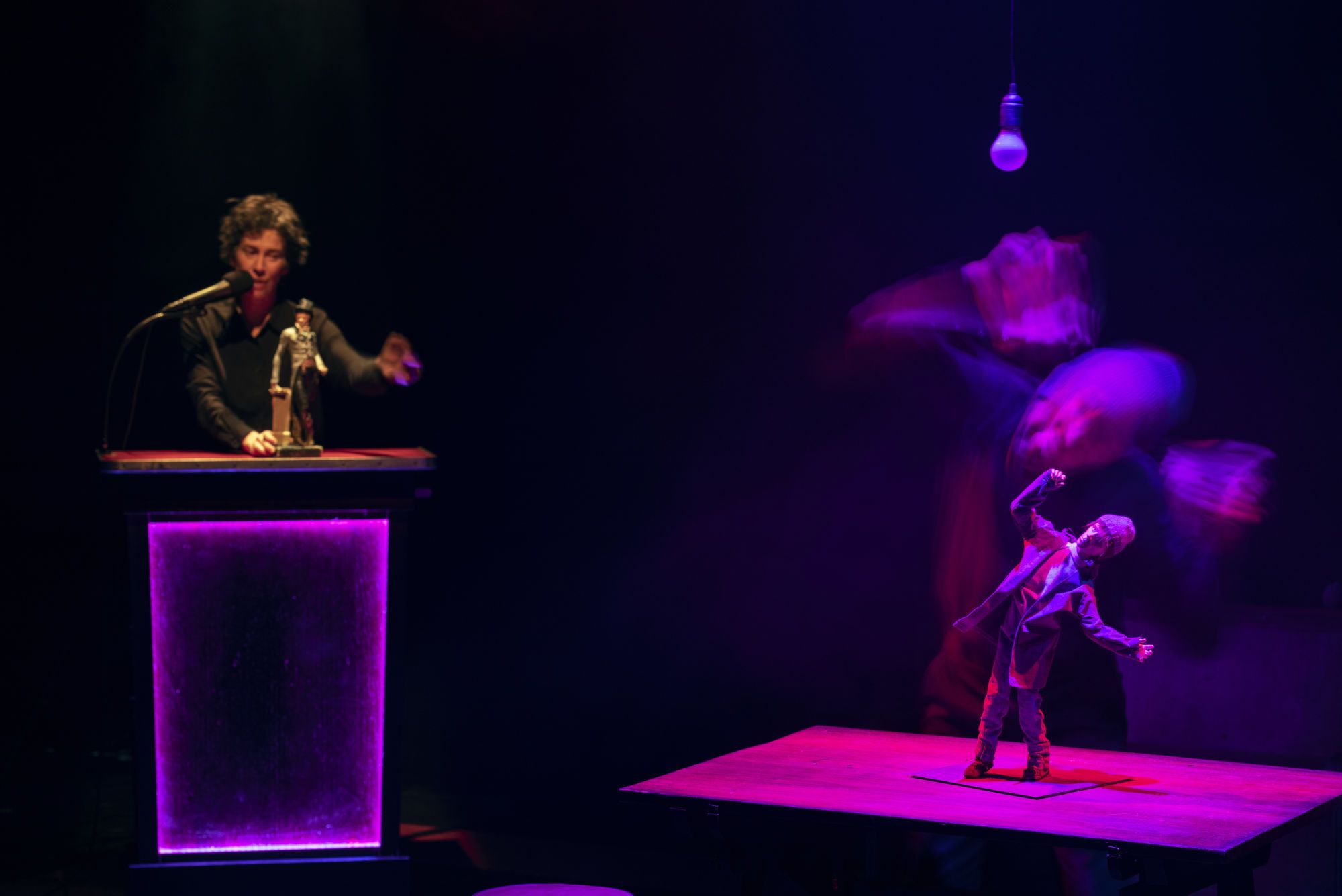 Photographie du spectacle Crime et Châtiment, de la compagnie Les Karyatides. Crédits : Marie-Françoise Plissard