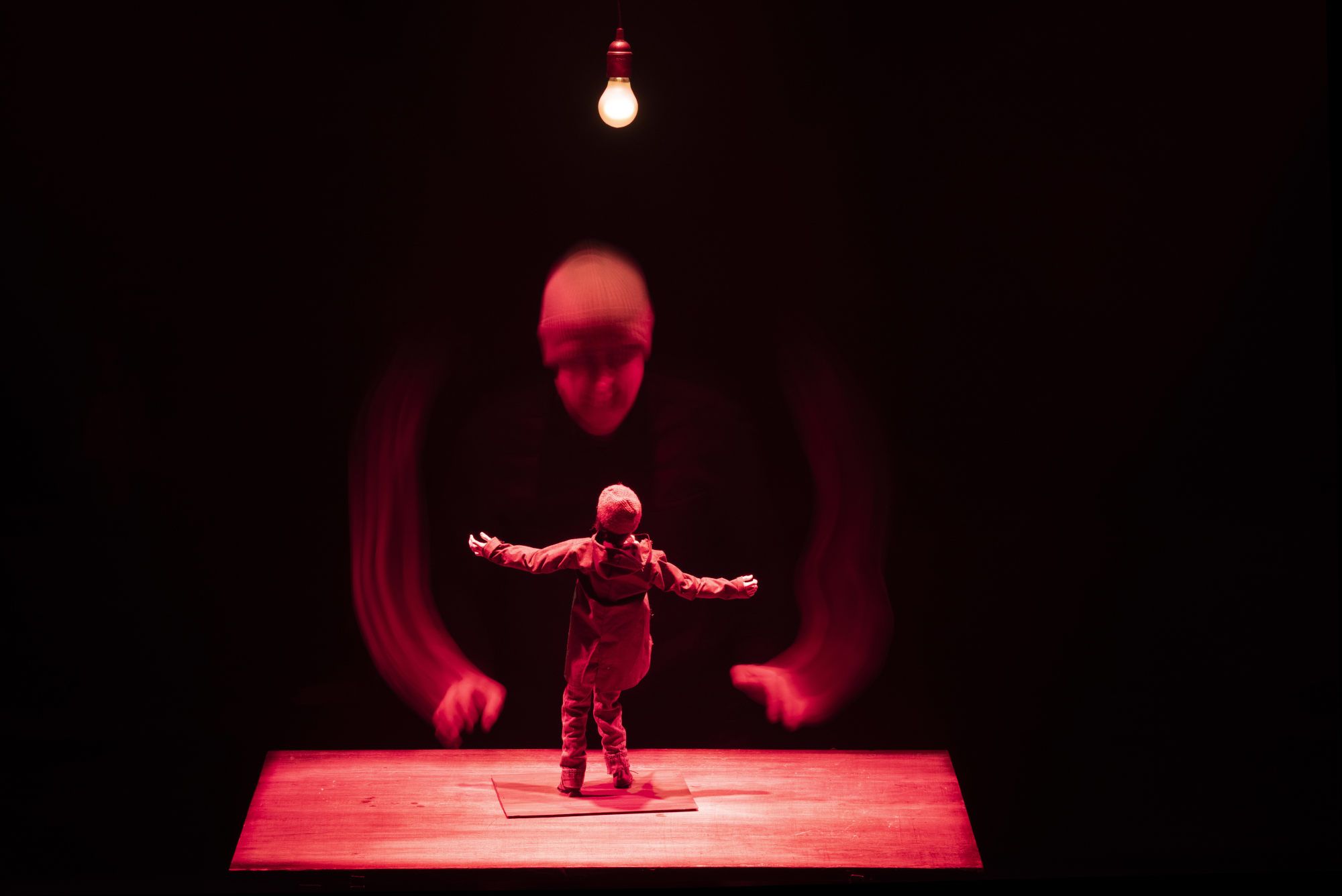 Photographie du spectacle Crime et Châtiment, de la compagnie Les Karyatides. Crédits : Marie-Françoise Plissard